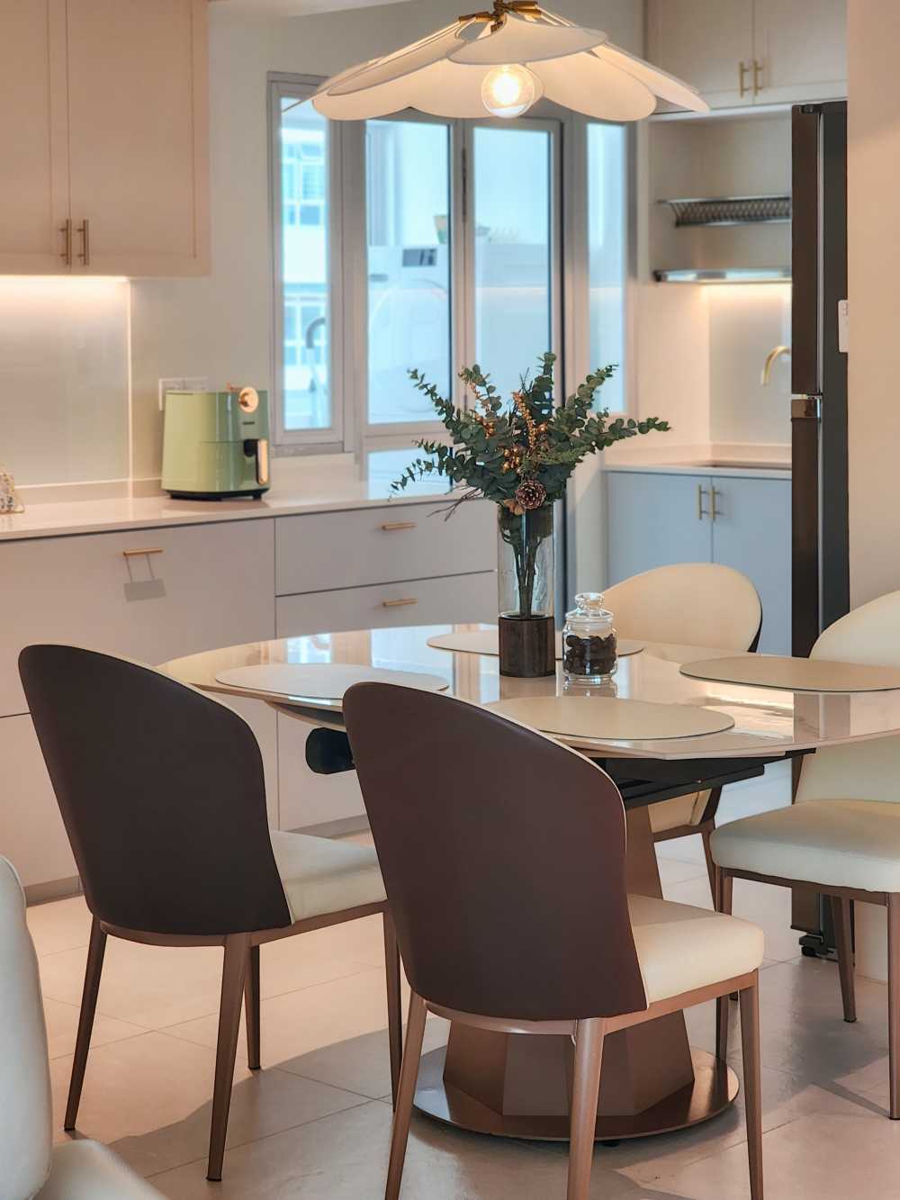 Modern Dining Room with Lighting and Decorative Lighting