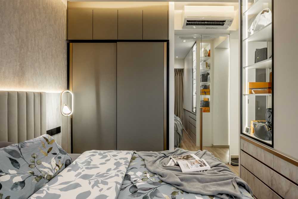 Contemporary Bedroom with Vinyl Flooring and Wardrobe