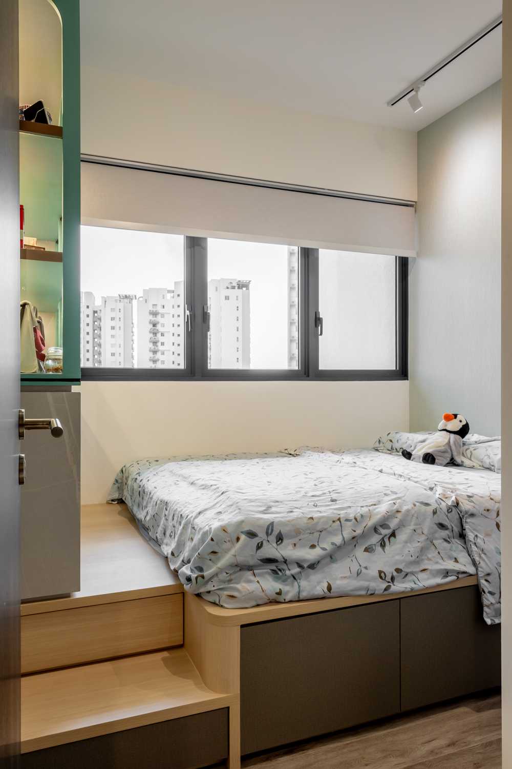 Contemporary Bedroom with Vinyl Flooring and Wardrobe