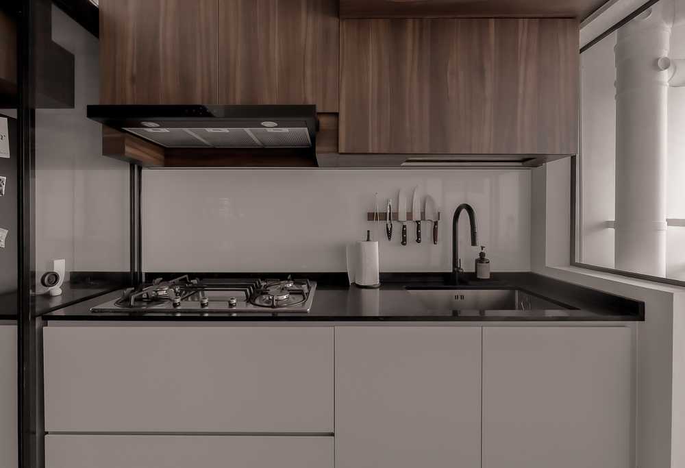 Contemporary Kitchen with Countertop and Vinyl Flooring
