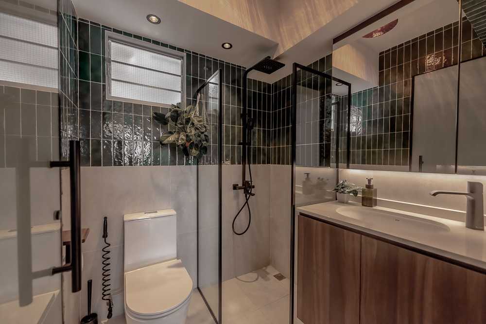 Contemporary Bathroom with Countertop and Homogeneous Tiles