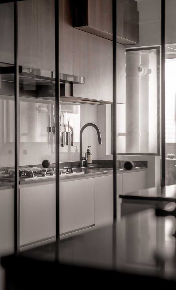 Contemporary Kitchen with Countertop and Kitchen Backsplash