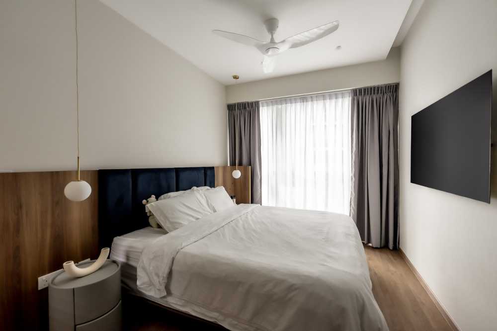 Modern Bedroom with Vinyl Flooring and Day Bed
