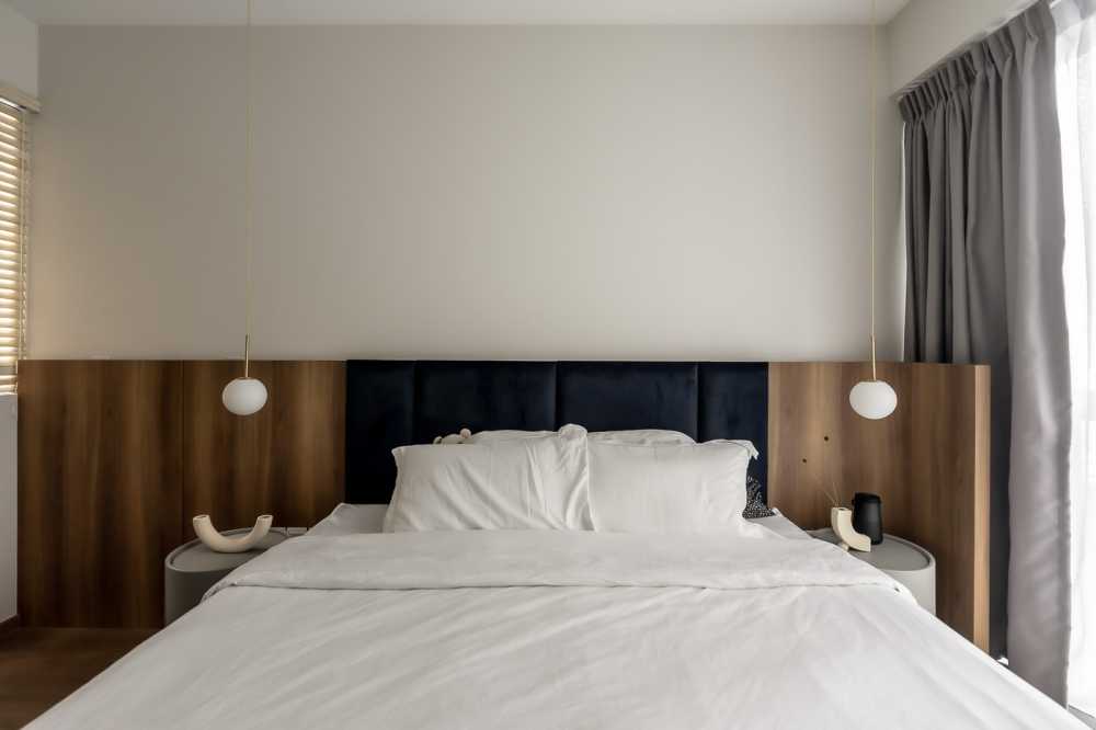 Modern Bedroom with Feature Wall and Queen Bed