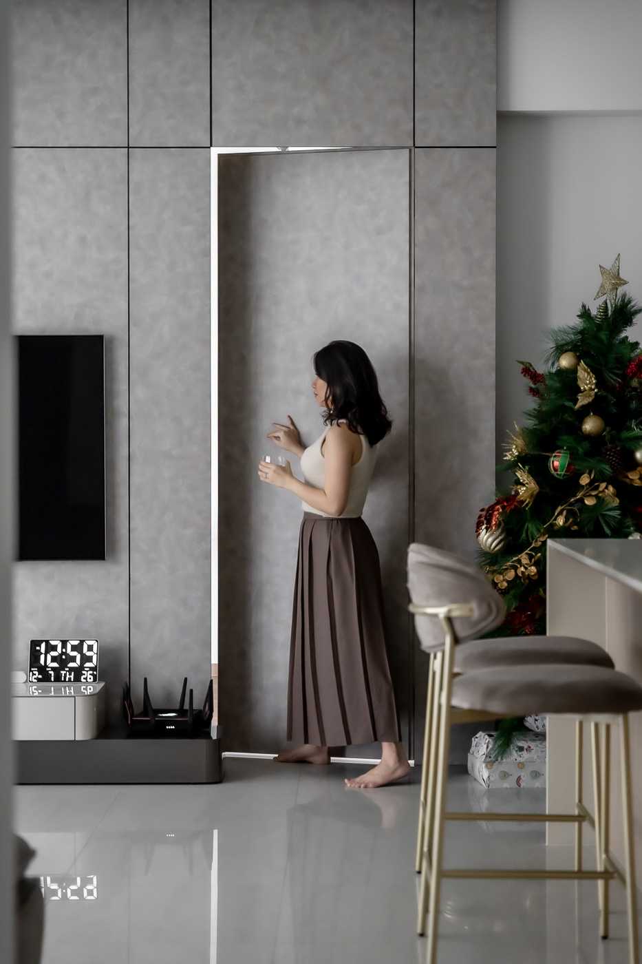 Modern Living Room with Homogeneous Tiles and TV Console