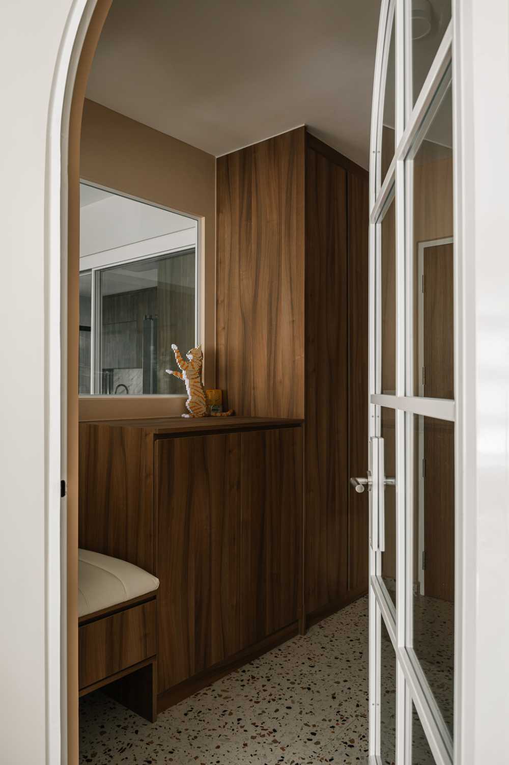 Scandinavian Entryway with Shoe Rack and Small Storage