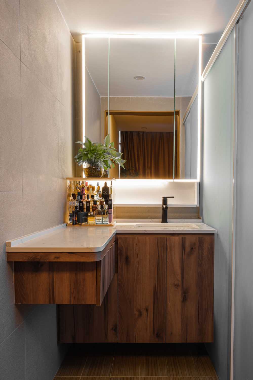 Country Bathroom with Countertop and Homogeneous Tiles