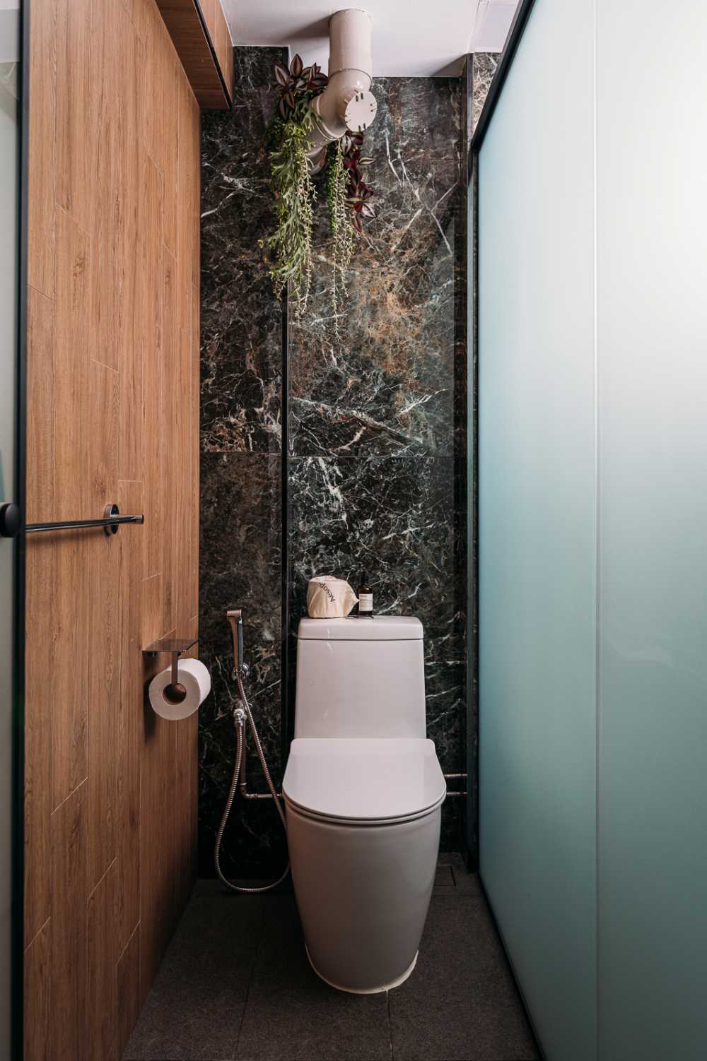 Contemporary Bathroom with Countertop and Shower Screen
