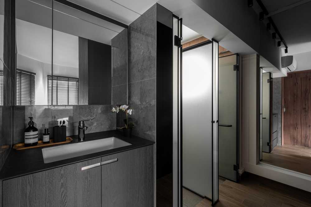 Contemporary Bathroom with Mirror and Shower Screen