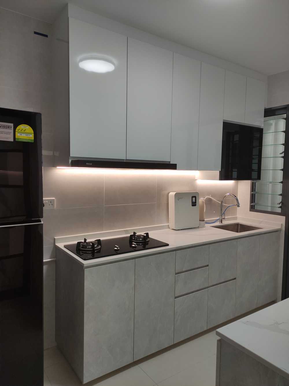 Scandinavian Kitchen with Homogeneous Tiles and Parquet Floor