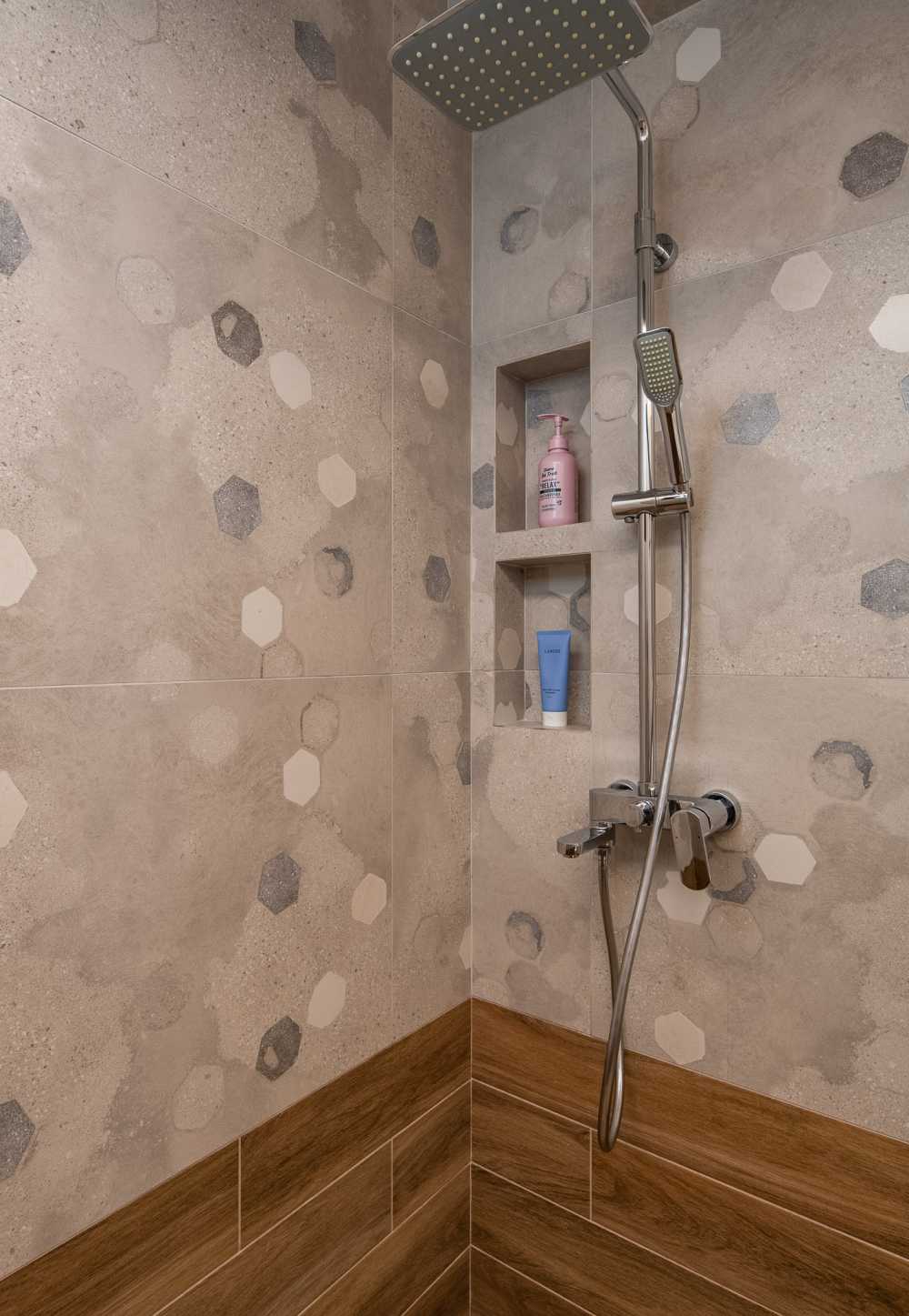 Scandinavian Bathroom with Countertop and Mirror