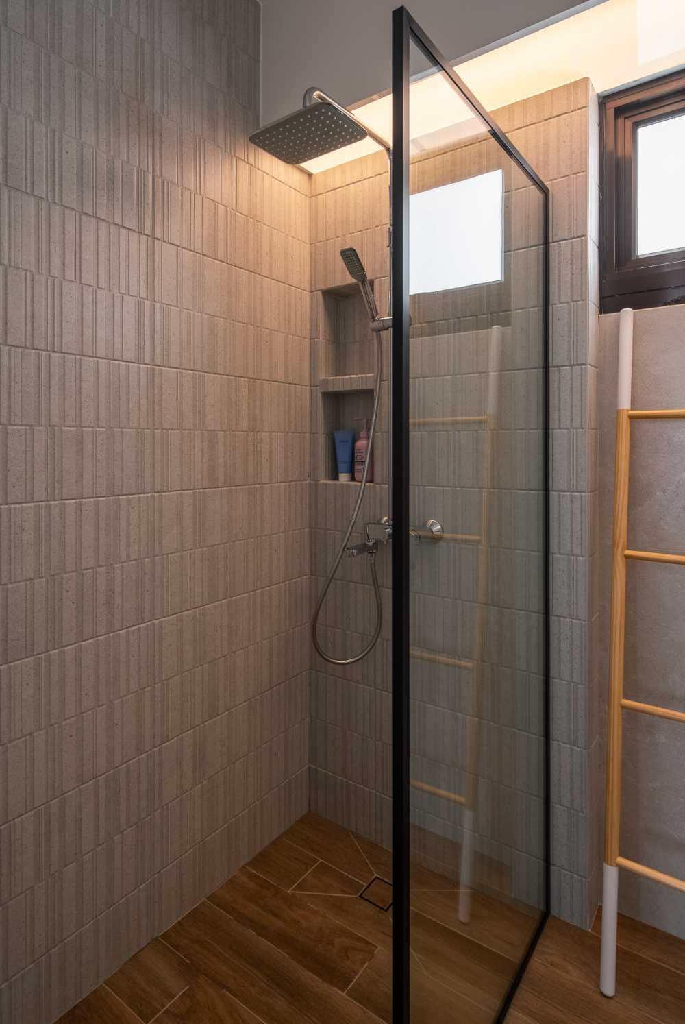 Scandinavian Bathroom with Countertop and Wood Flooring