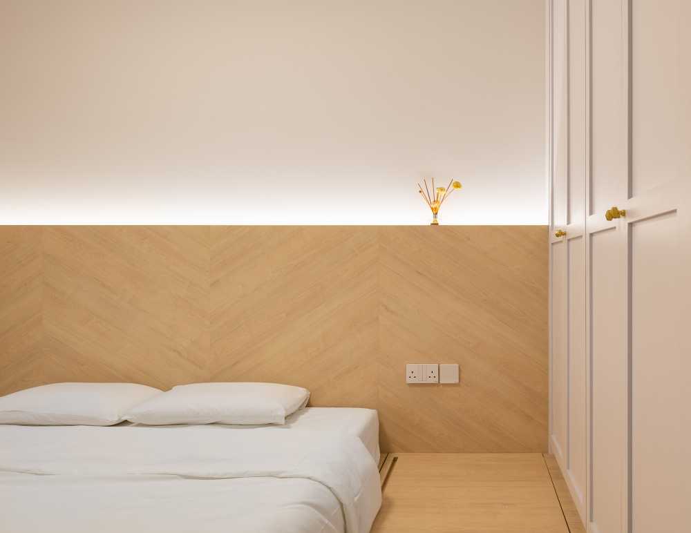Country Bedroom with Platform Bed and Vinyl Flooring
