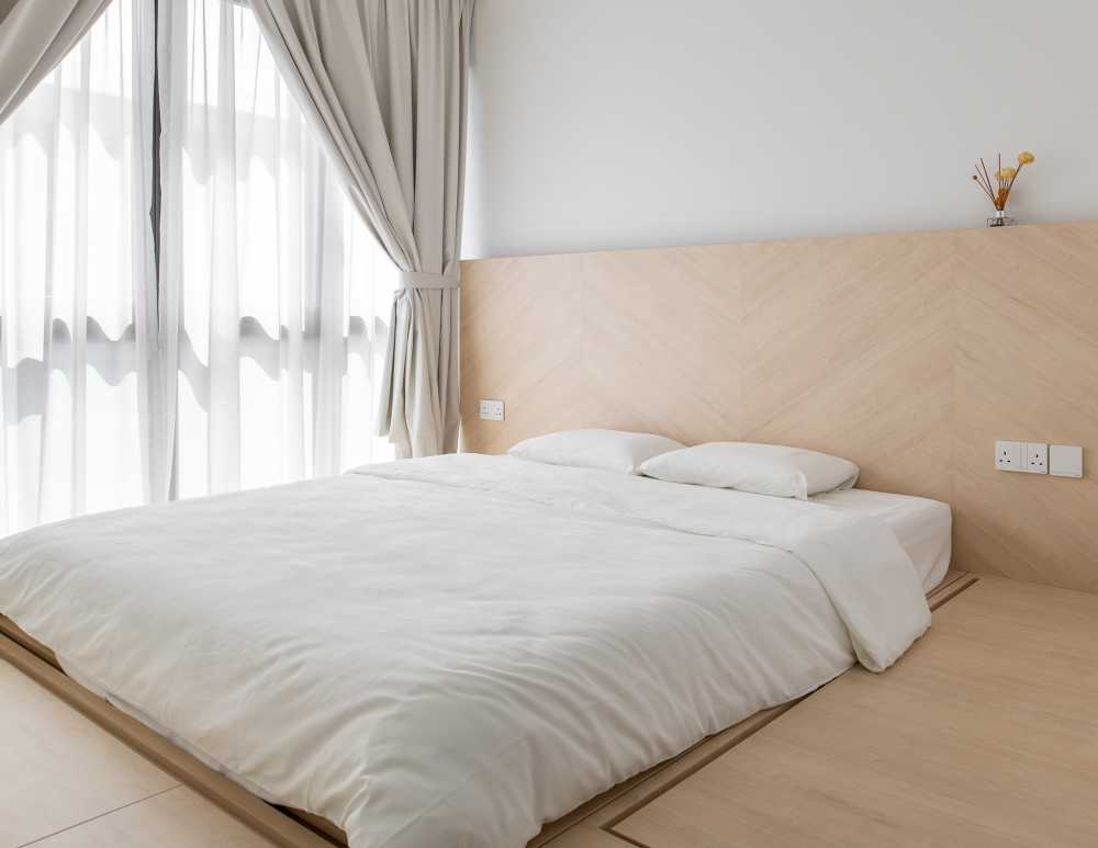 Country Bedroom with Platform Bed and Vinyl Flooring