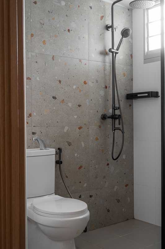 Scandinavian Bathroom with Countertop and Mirror
