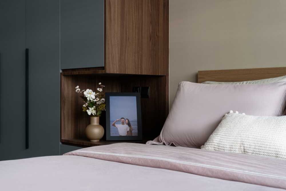 Modern Bedroom with Bookshelf and Wood Flooring