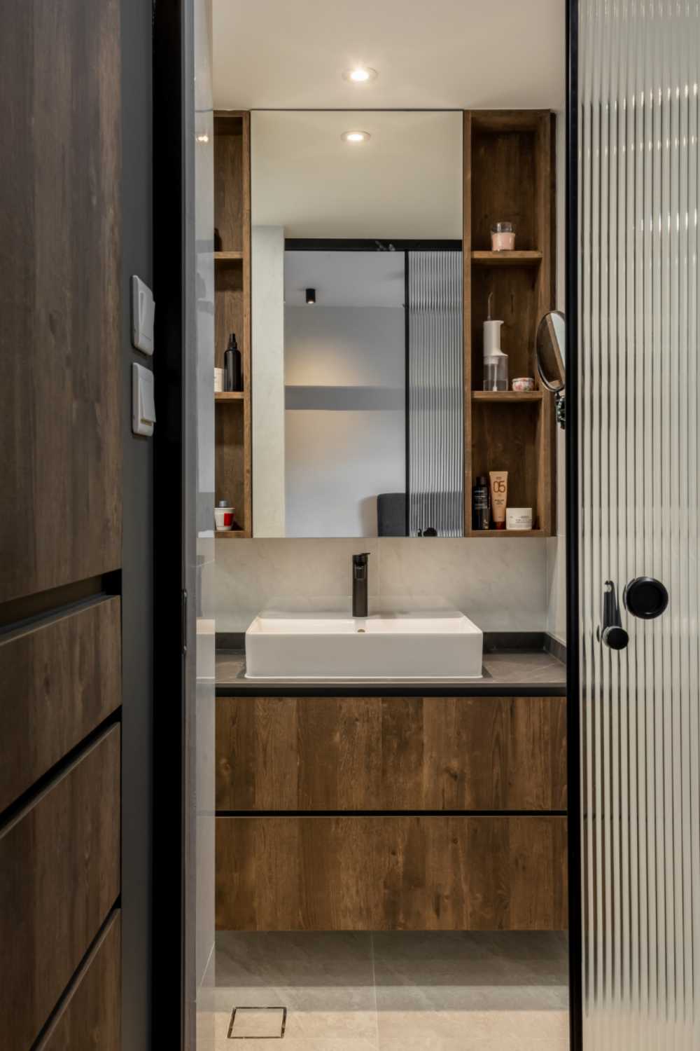 Minimalist Bathroom with Mirror and Bathroom Storage