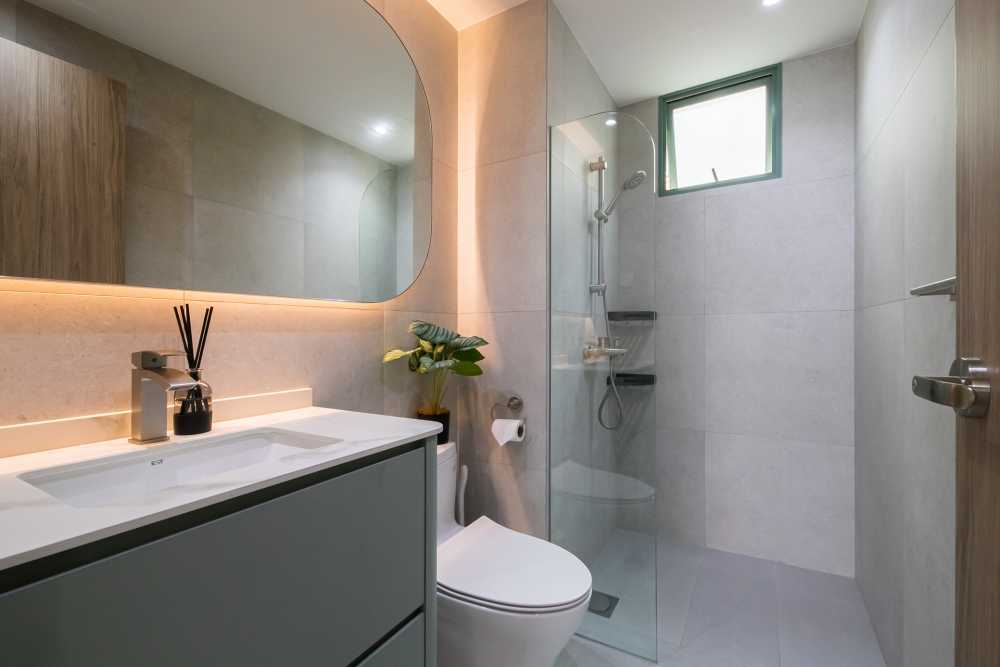 Scandinavian Bathroom with Mirror and Bathroom Storage