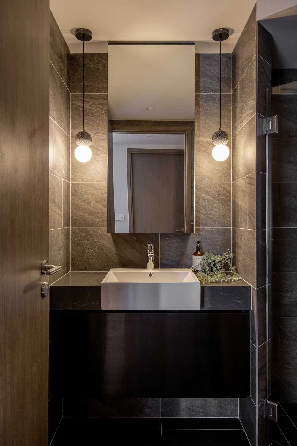 Minimalist Bathroom with Mirror and Shower Screen