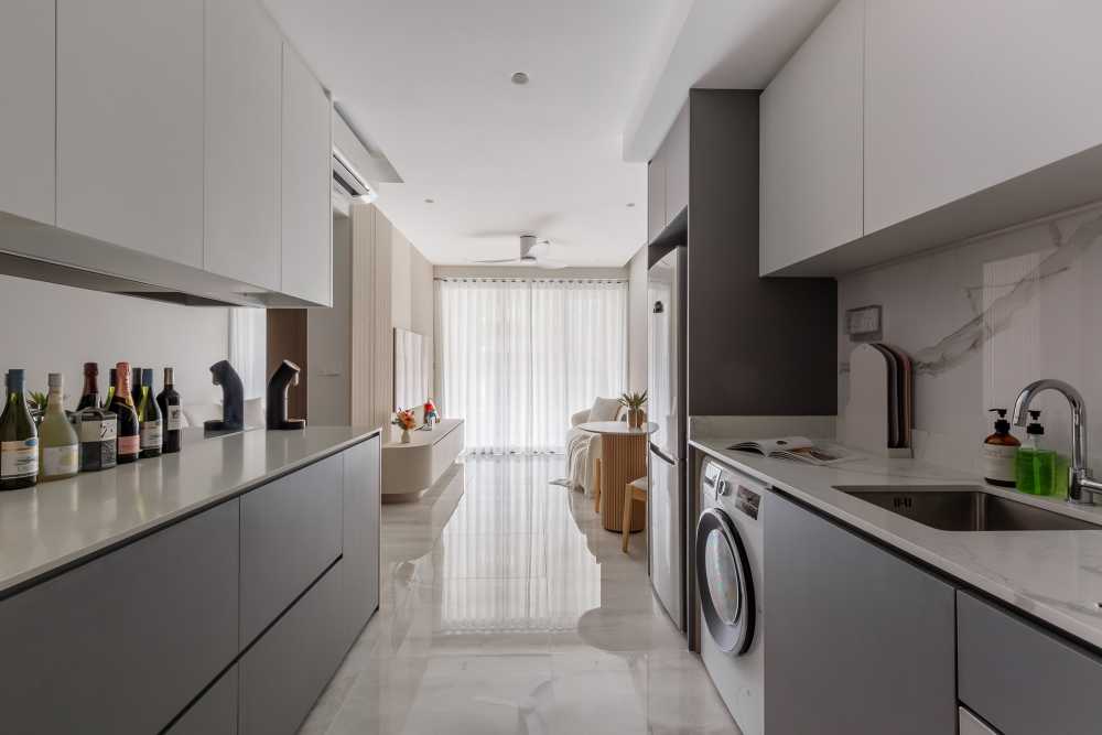 Minimalist Kitchen with Open Kitchen and Kitchen Accessories