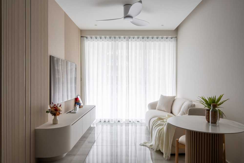 Minimalist Living Room with Homogeneous Tiles and Feature Wall