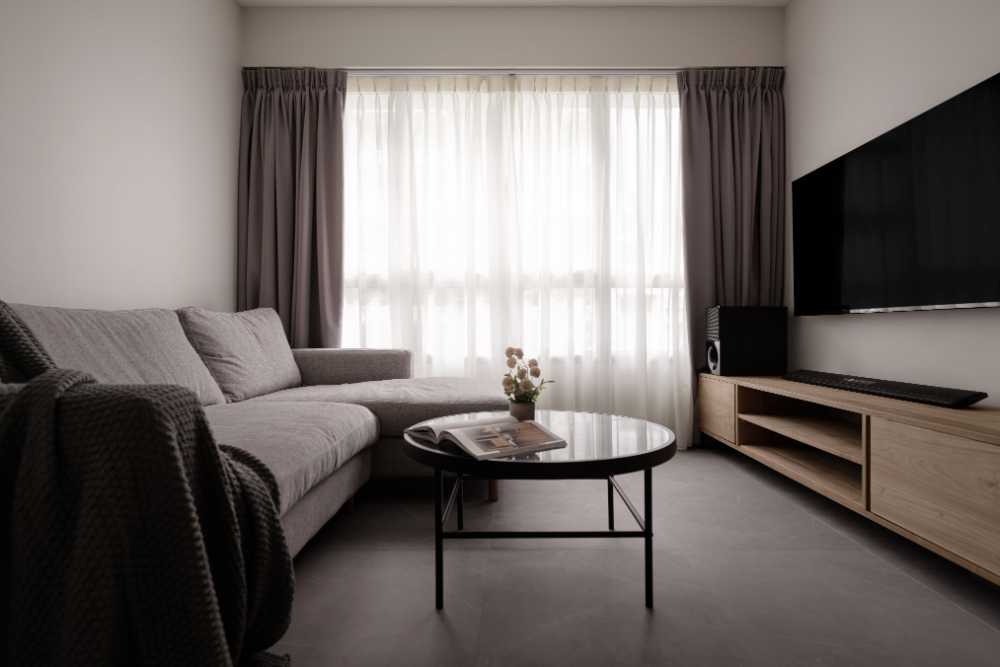 Scandinavian Living Room with Bookshelf and Countertop