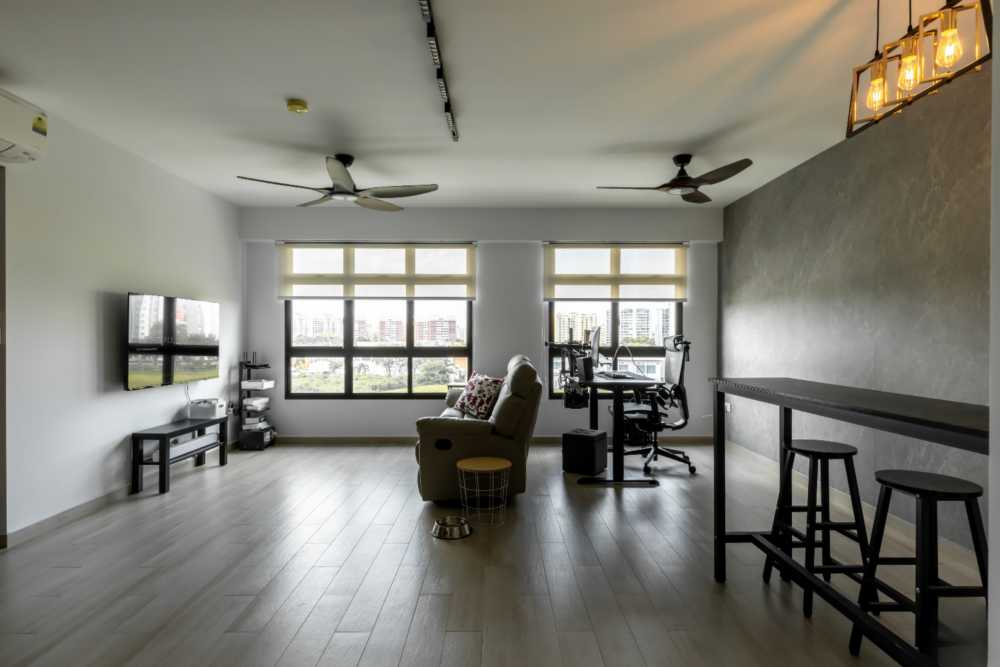 Modern Living Room with Ceiling Fan and TV