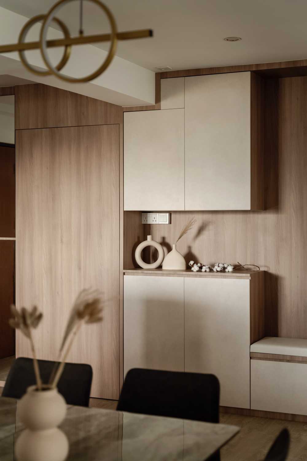 Scandinavian Entryway with Mirror and Seating Bench