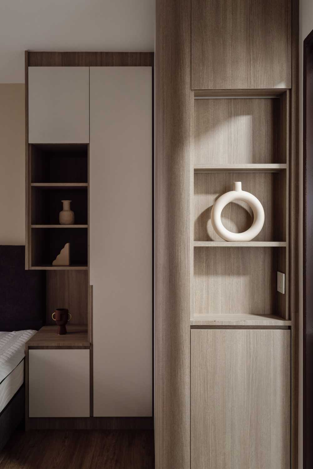 Scandinavian Bedroom with Bookshelf and Wood Flooring