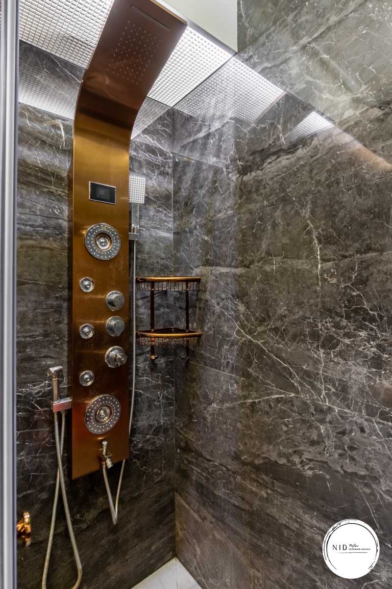 Modern Bathroom with Homogeneous Tiles and Bathroom Sinks