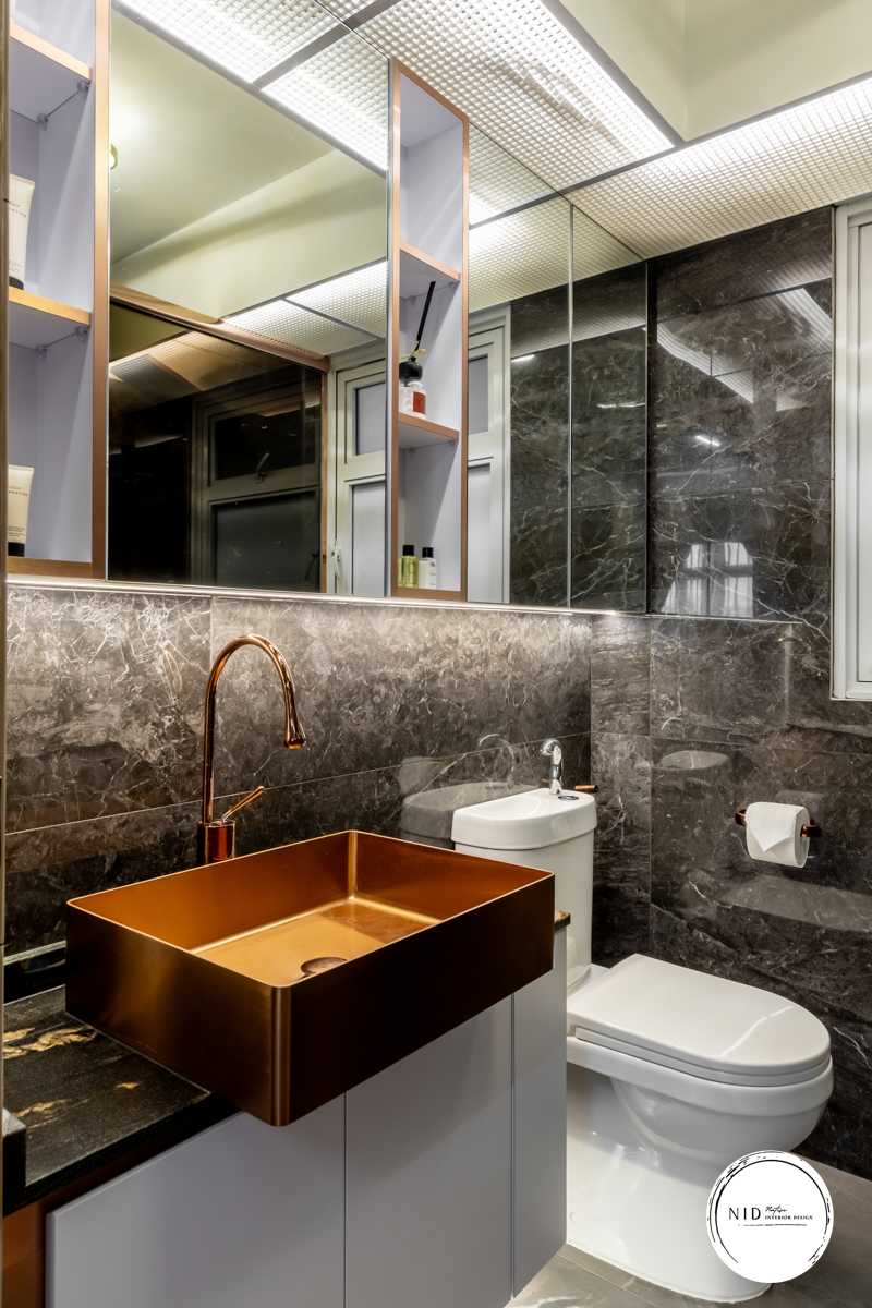 Modern Bathroom with Countertop and Homogeneous Tiles