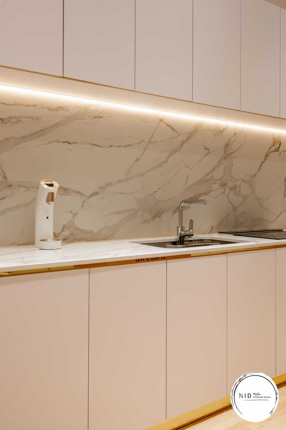 Minimalist Kitchen with Countertop and Homogeneous Tiles