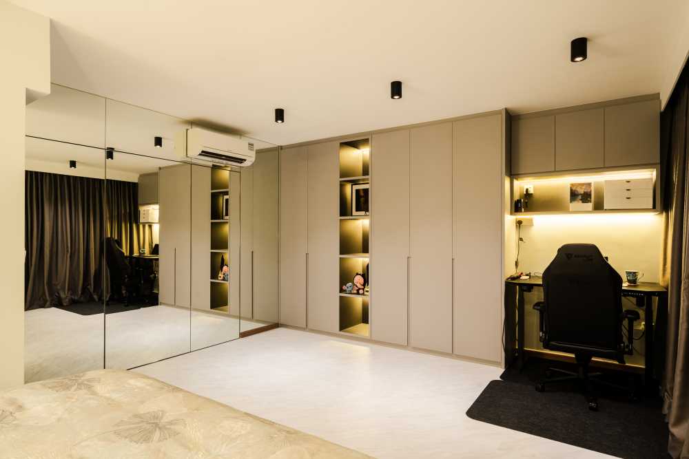 Modern Bedroom with Closet and Queen Bed