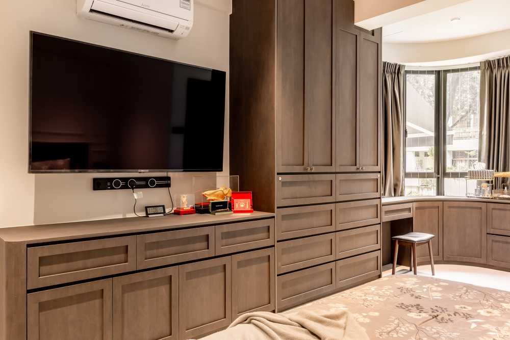 Modern Bedroom with Wardrobe and Closet