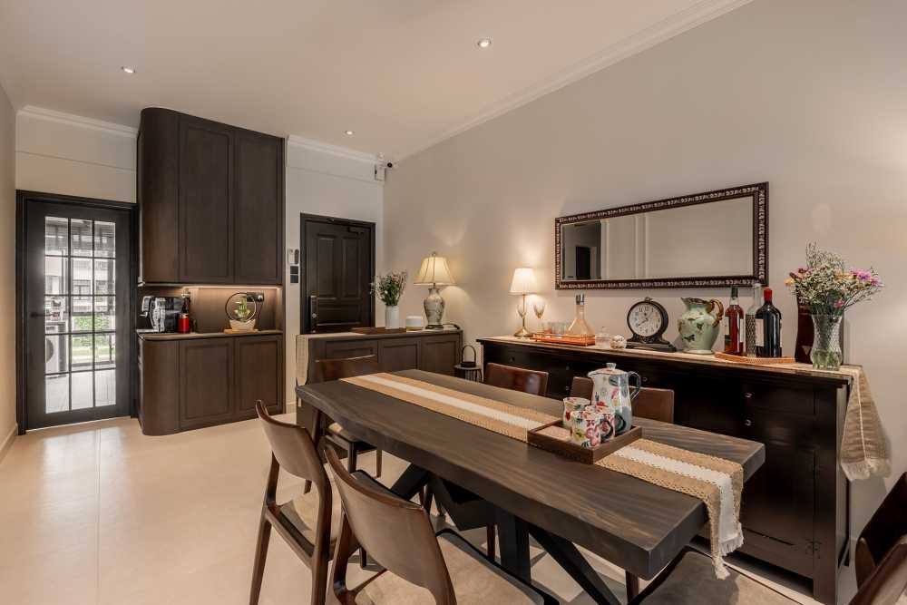 Modern Dining Room with Dining Table and Flooring