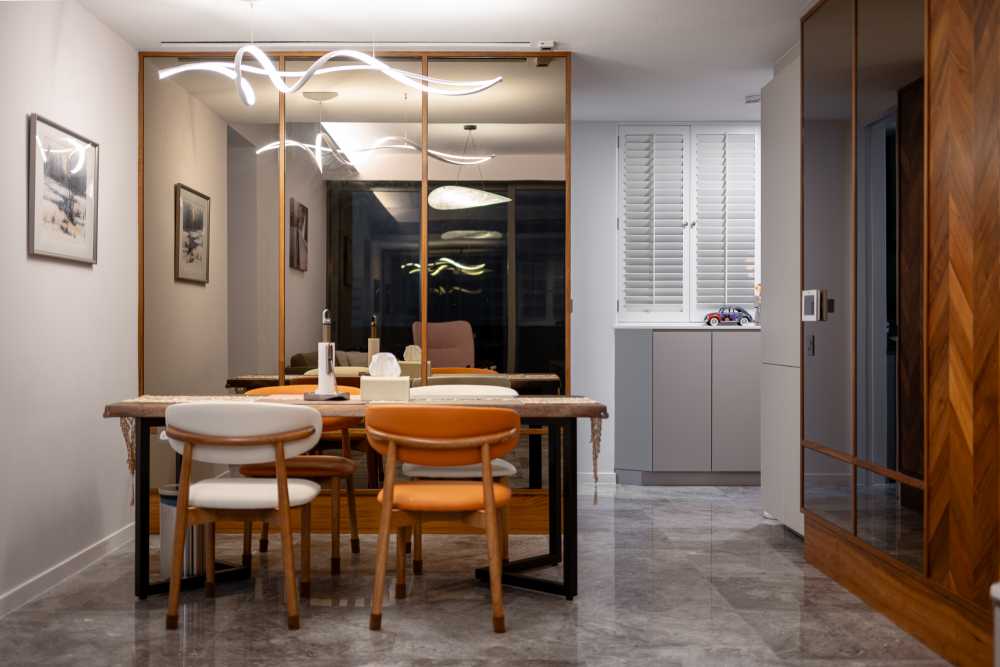 Modern Dining Room with Feature Wall and Mirror
