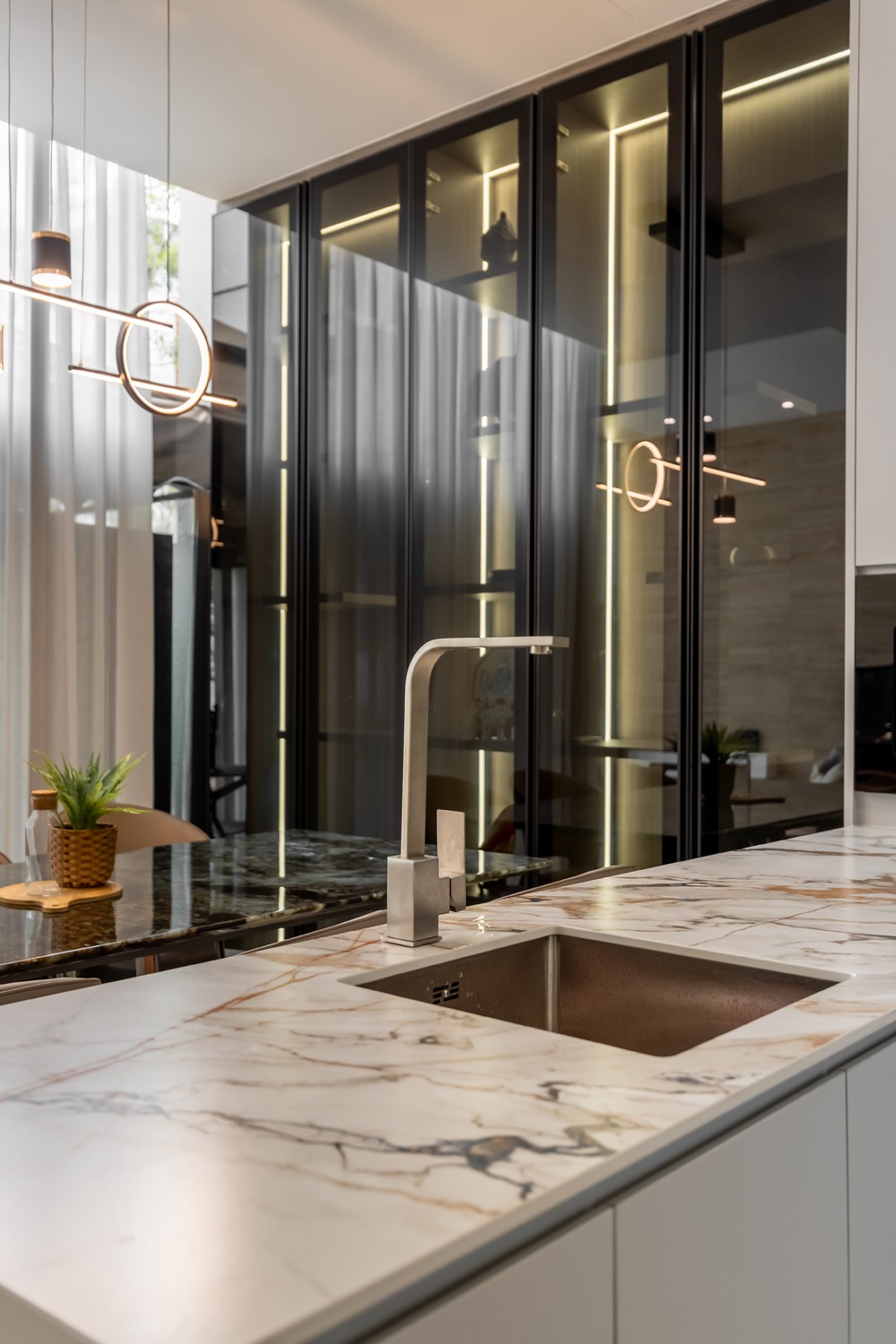 Modern Dining Room with Countertop and Kitchen Island