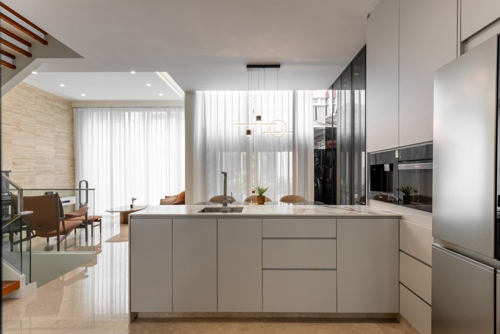 Modern Kitchen with Countertop and Homogeneous Tiles
