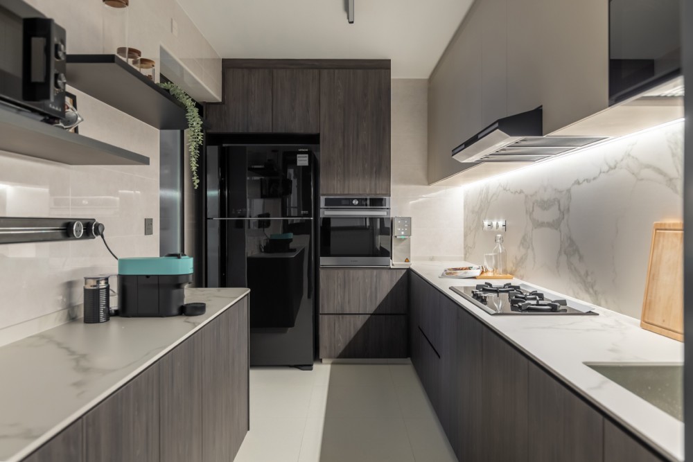 Contemporary Kitchen with Countertop and Homogeneous Tiles