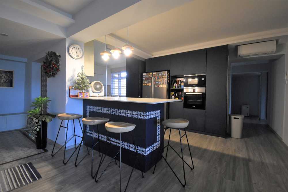 Vintage Kitchen with Kitchen Island and Open Kitchen