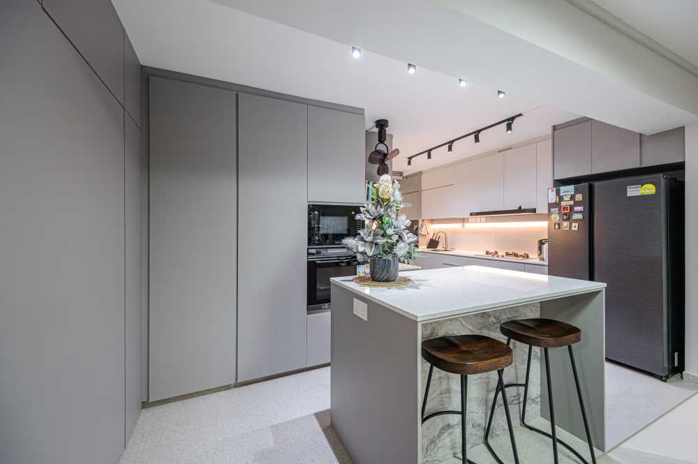 Modern Kitchen with Countertop and Kitchen Island