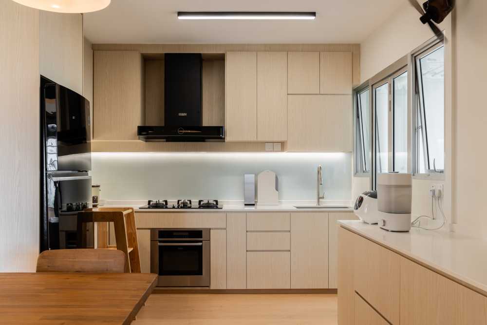 Modern Kitchen with Vinyl Flooring and Kitchen Window