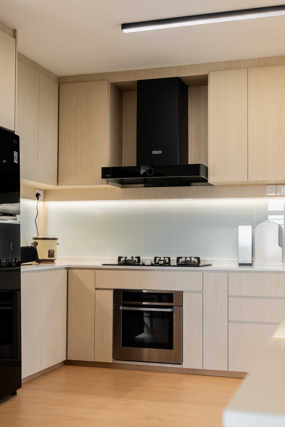 Modern Kitchen with Kitchen Window and Kitchen Island