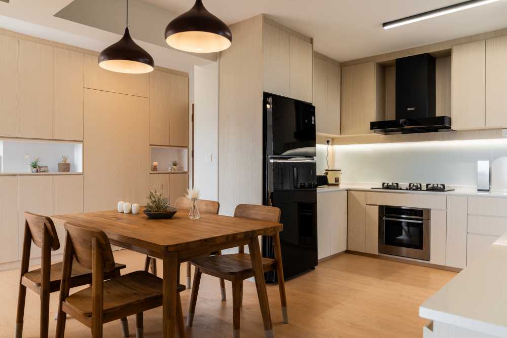 Modern Dining Room with Dining Table and Dining Chairs