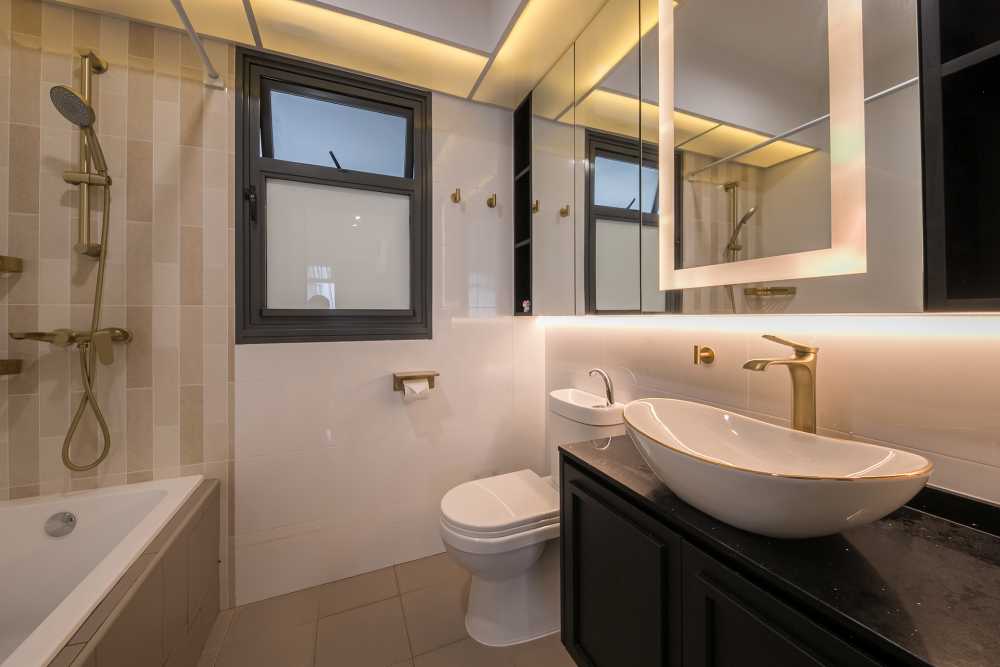 Contemporary Bathroom with Mirror and Shower Screen