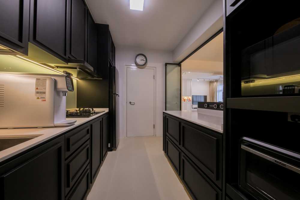 Contemporary Kitchen with Kitchen Accessories and Kitchen Cabinets