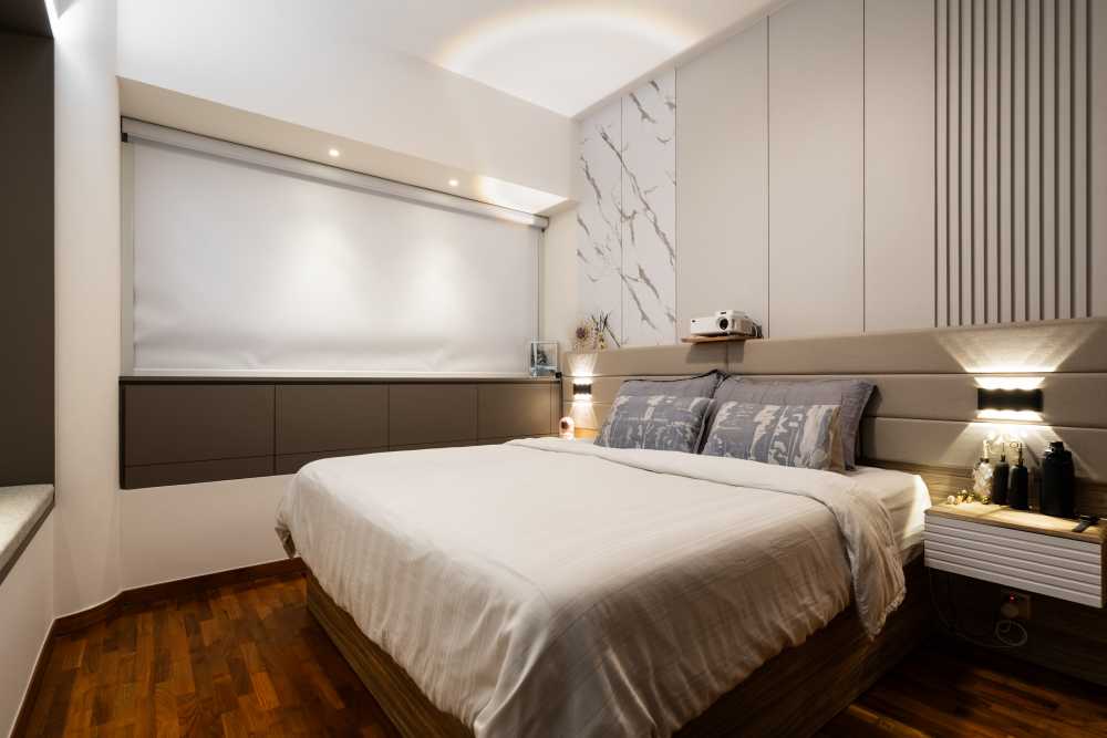 Contemporary Bedroom with Vinyl Flooring and Drop Ceiling