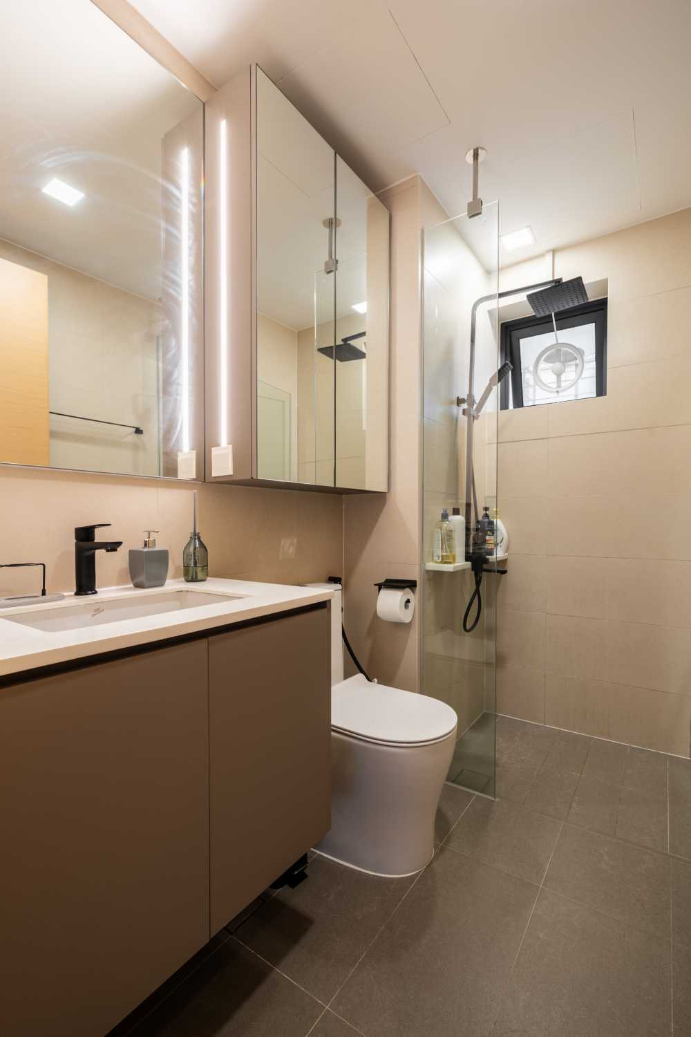 Contemporary Bathroom with Countertop and Vinyl Flooring