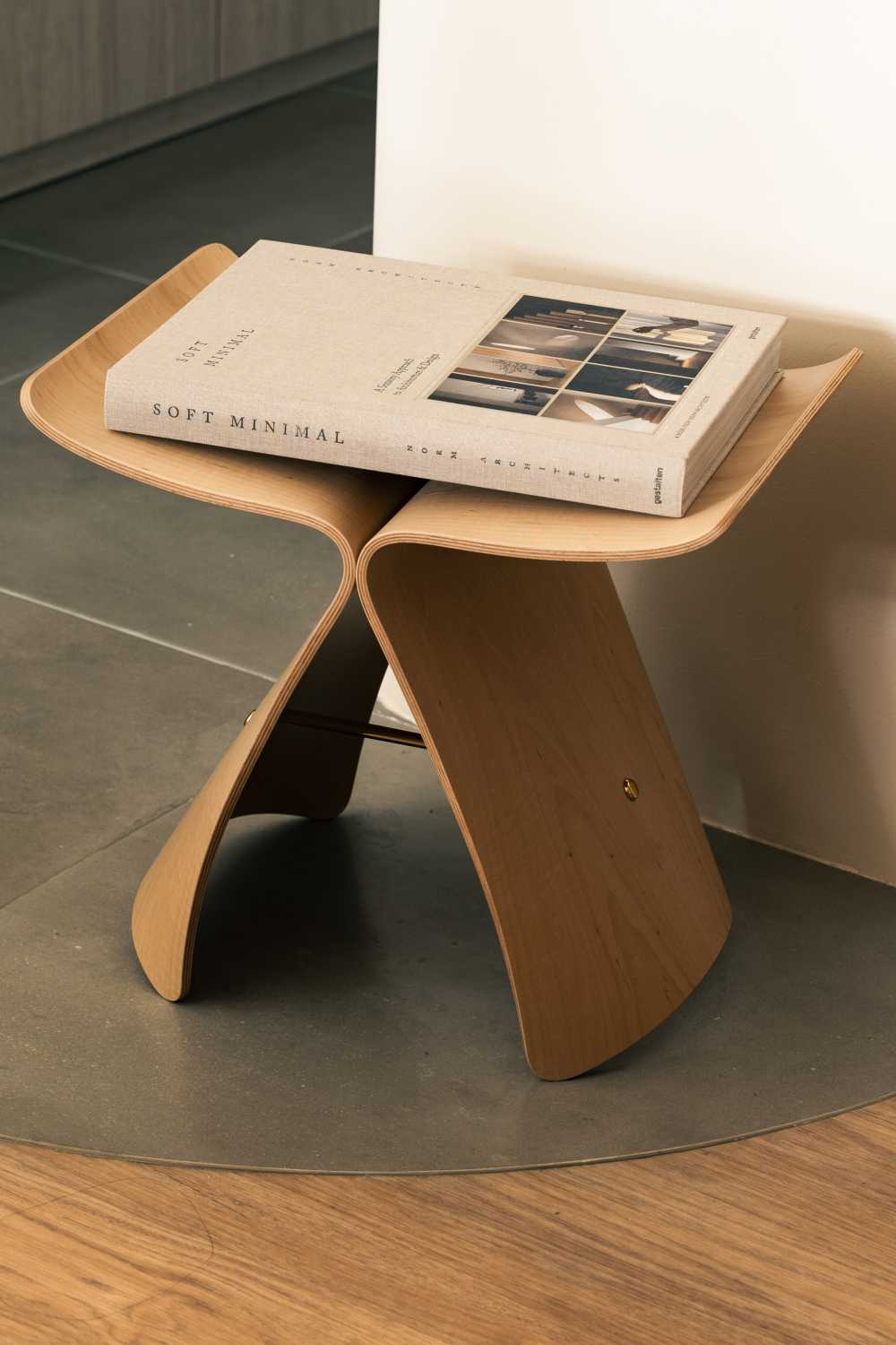 Scandinavian Living Room with Vinyl Flooring and Homogeneous Tiles