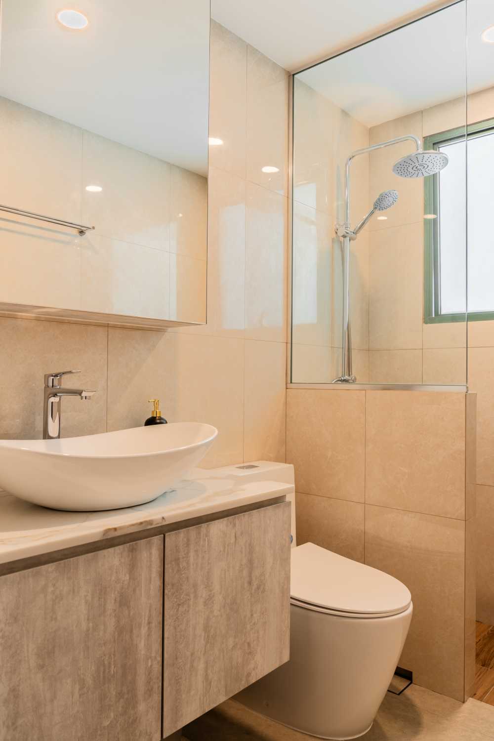 Contemporary Bathroom with Countertop and Shower Screen
